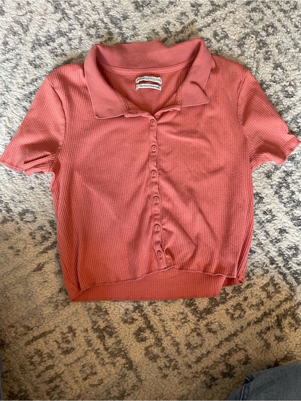 Urban Outfitters Ribbed Button Polo Crop Top in Dusty Rose
